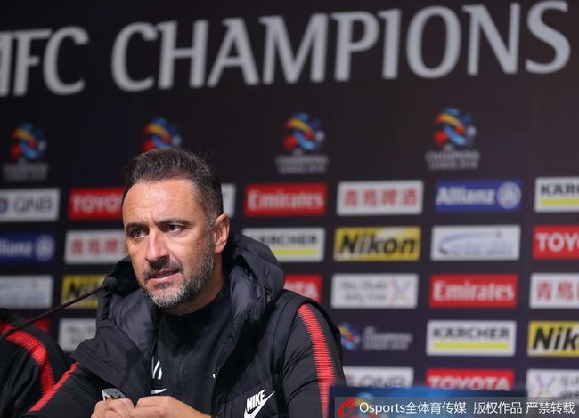 上港主帅佩雷拉出席赛前发布会