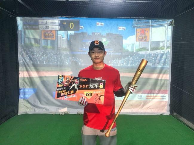 首届强棒杯室内棒球大赛落幕前队长孙岭峰现身