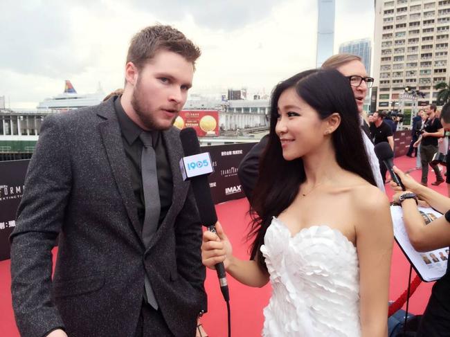 周玲安采访变4主创