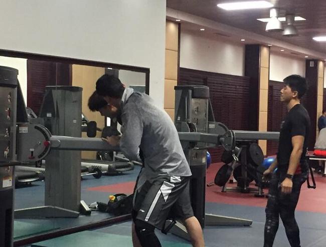 小丁被队友“欺负”了