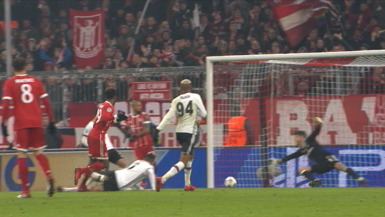 莱万倒三角回传科曼轻松破门