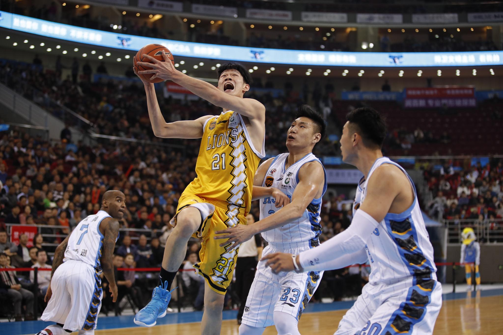 广厦客场胜北京获cba半程冠军