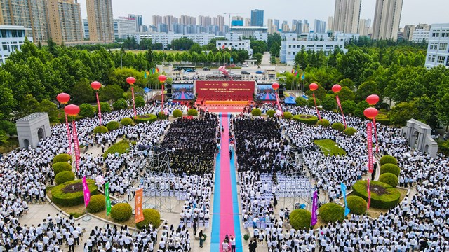 陕西服装工程学院举行2022届学生毕业典礼