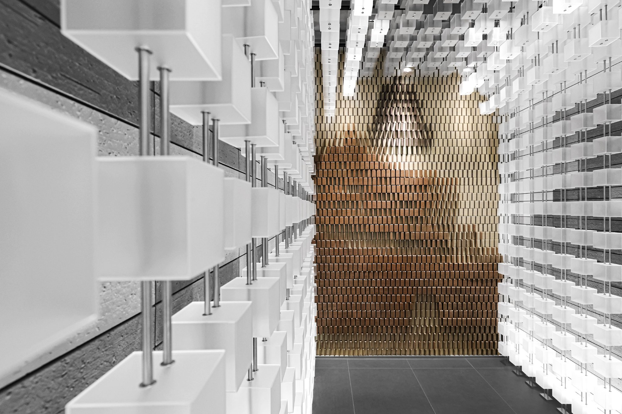 图4-6：迪桑特西安赛格国际购物中心‘明日世界’旗舰店