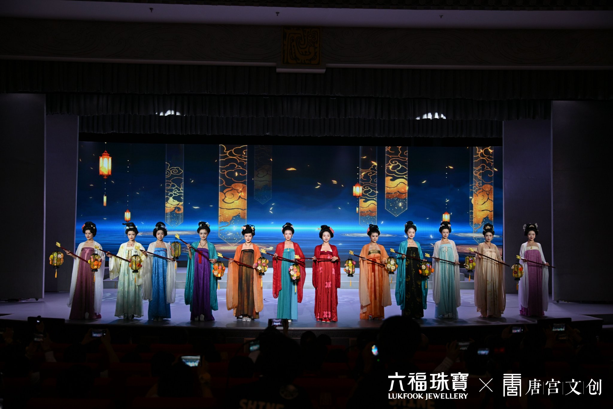 图：六福珠宝X唐宫文创 大唐珠华珠宝走秀