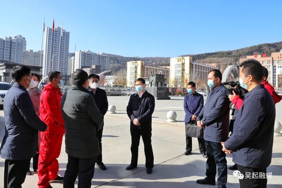 吴起县县委书记贺毅走访调研疫情防控工作
