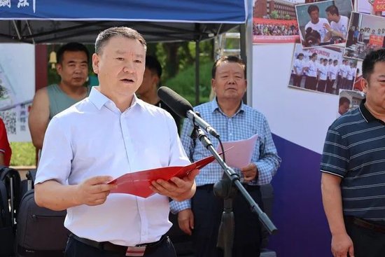 华山论剑品牌管理有限公司副总经理王立强讲话