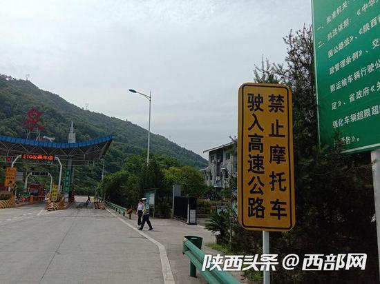 骑摩托冲卡欲上高速路被罚引争议摩托车能上高速吗