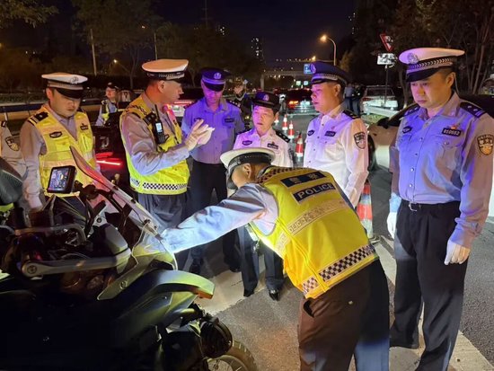 西安公安交警集中整治“飙车炸街”