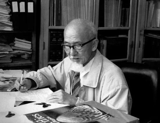 "蝴蝶教授"周尧,我国著名昆虫分类学家.