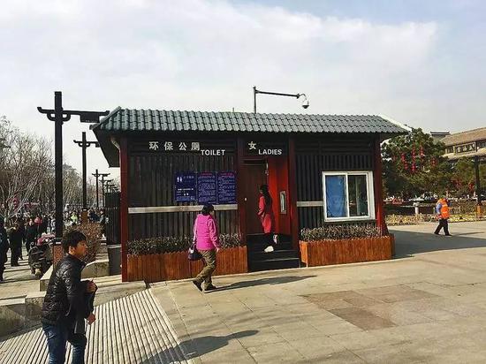 钟鼓楼广场古朴典雅的免费公厕
