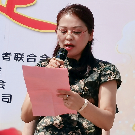 湖南梅山黑茶股份有限公司西北分公司负责人陈凤莲发言