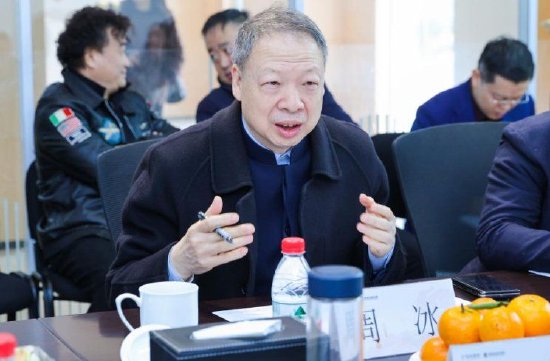 周冰主持座谈并讲话