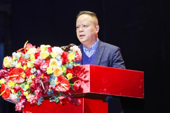 陕西旅游集团党委副书记、总经理陈小军致辞