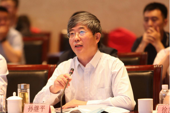 会上,孙继平教授做了题为《煤矿智能化与矿用5g》的专题报告.