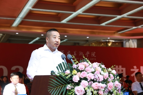 本科生优秀指导教师代表焦永峰发言