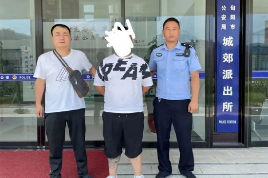 安康旬阳公安协外成功抓获两名网上逃犯。