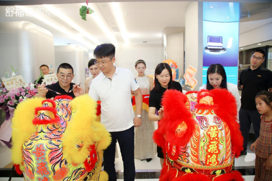 舞狮点睛