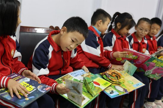 乐乐趣图书角走进乡村小学