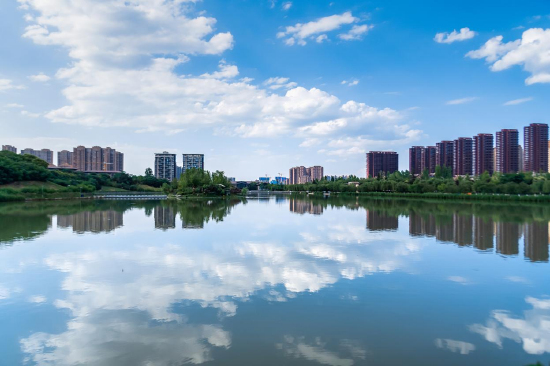 实拍西安雁鸣湖