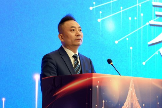 品牌运营公司总经理韩建科作表态发言电子商务公司副总