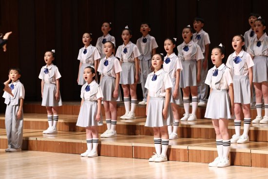 《歌唱二小放牛郎》韩城市新城区第八小学合唱团