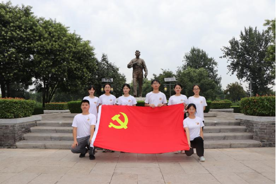 （图 实践队于富平怀德公园）
