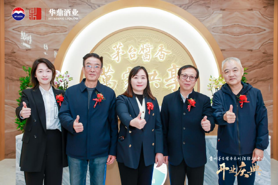 (图片从左至右)杨隙陌、李西京、付月秋、杨波、李传顺