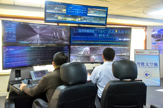 图为大柳塔煤矿智能“太空舱”