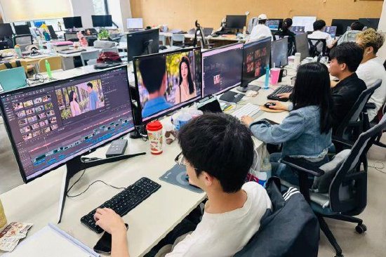 艾德艺术设计学院DEL工作室学生制作AI短片中