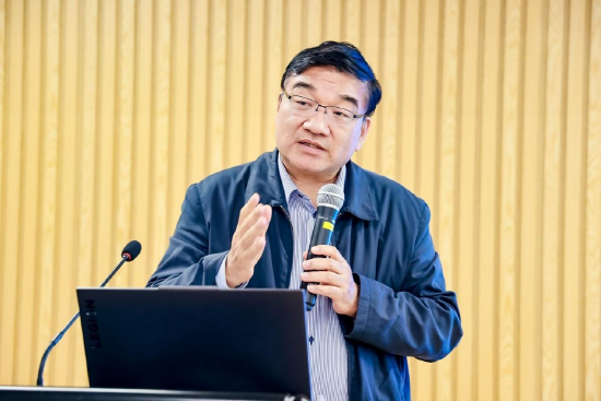 北京师范大学新闻传播学院教授、中国新闻史学会传媒经济学专业委员会理事长喻国明教授