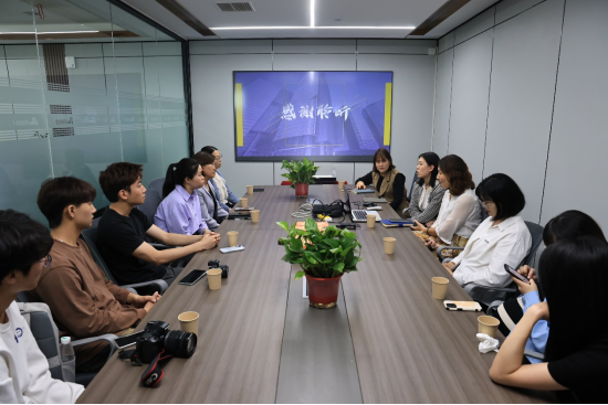 师生参观新浪陕西,接受培训并交流