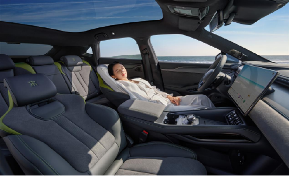 1_【新闻主稿】增配不加价！2025款宋L EV 18.98万元起1330