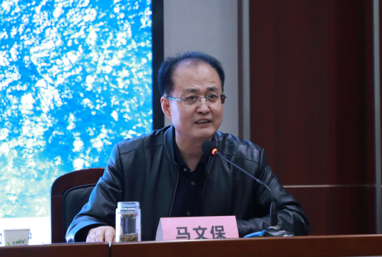 当代陕西研究会副会长、西安交通大学教授马文保主持第二时段研讨会