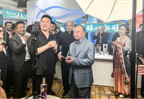 糖酒会展会直播现场图