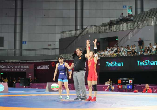 摔跤亚锦赛中国女跤一天收获2金2银1铜谢梦雨携手帕丽哈封后