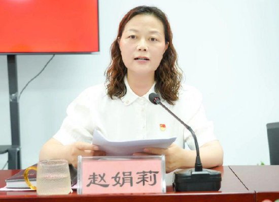 采取无记名投票方式,选举产生赵娟莉,陈锋,张梅英,胡剑,曹