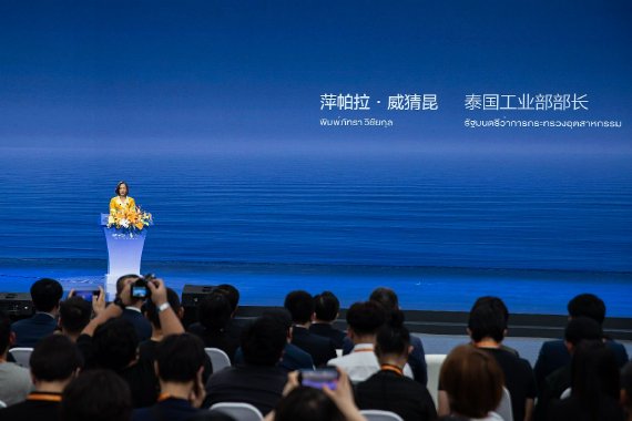 泰国工业部部长萍帕拉·威猜昆致辞