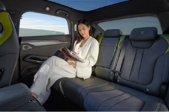 1_【新闻主稿】增配不加价！2025款宋L EV 18.98万元起1771