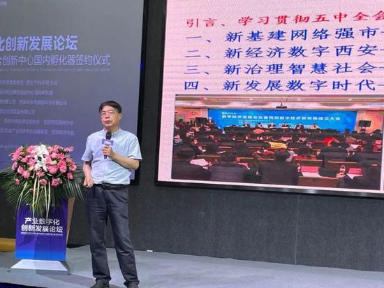 讨论在热烈的现场气氛中展开,来自侠客岛里集团合伙人,副总裁周继光