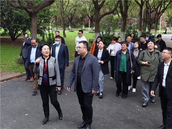 参观国际医学技术学院