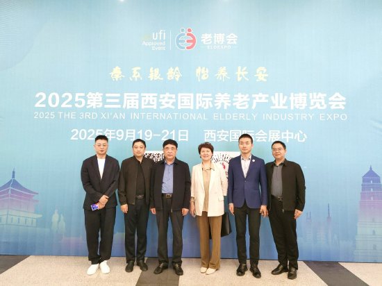 九州集团参展代表合影