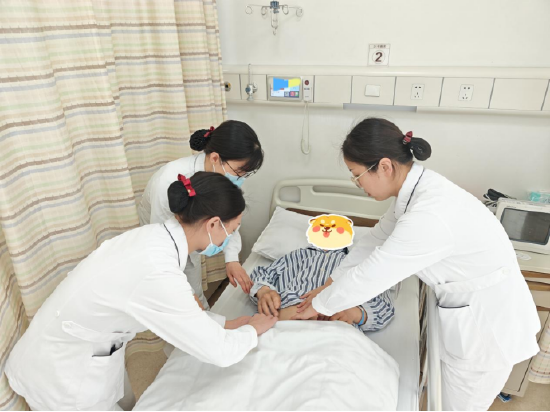 护理团队查房