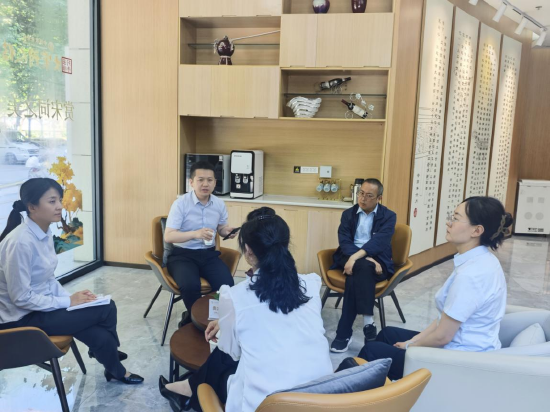 农行宝鸡金渭支行行领导现场接待客户，将纠纷化解在前端