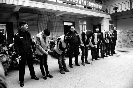 叫人帮讨工资变成抢劫 雁塔警方一周破获3起抢劫案