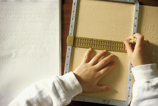 陕西等多省7名盲人考生参加高考使用盲文试卷