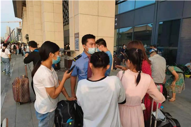 II级应急响应下 西安火车站售票员刘杰的34小时 - Vimarsana News