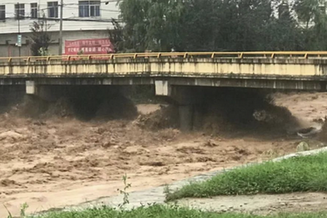 陕西商洛遭暴雨袭击多镇受灾 已转移撤离群众5.8万人 - Vimarsana News