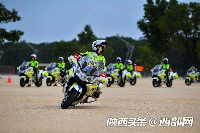 警花出列！西安公安交警女铁骑出征护航"十四运会"_新浪陕西_新浪网 - Vimarsana News