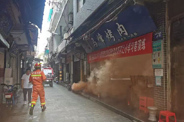 莲湖区学习巷社区举办消防应急疏散演练